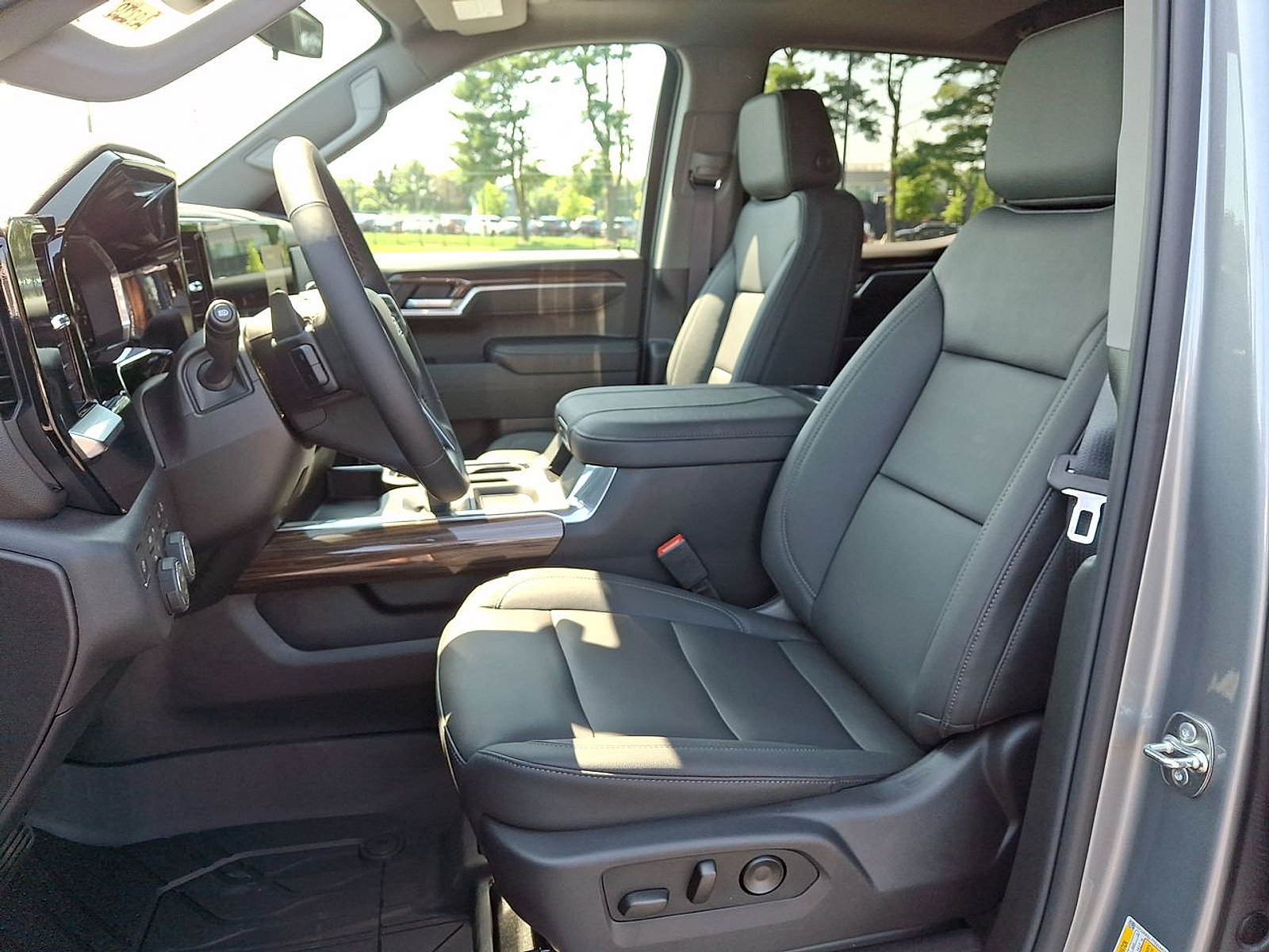 New 2026 Chevrolet Silverado 1500 RST w/ Redline Edition AWD/4WD image 14