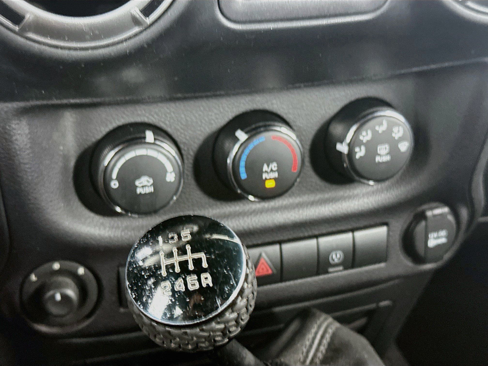 Used 2015 Jeep Wrangler Unlimited Sahara w/ Connectivity Group AWD/4WD image 21