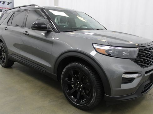 Used 2023 Ford Explorer ST-Line w/ Class IV Trailer Tow Package image 4