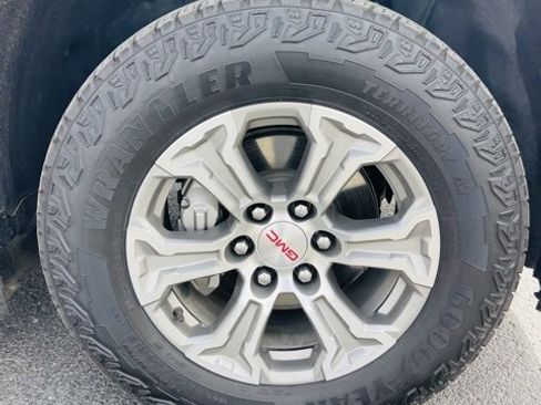 Used 2023 GMC Sierra 1500 SLT w/ SLT Convenience Package image 11