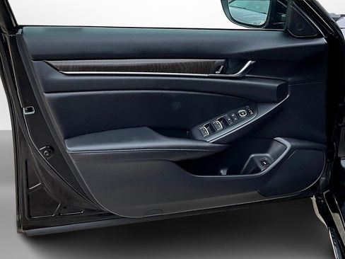 Used 2021 Honda Accord EX image 25