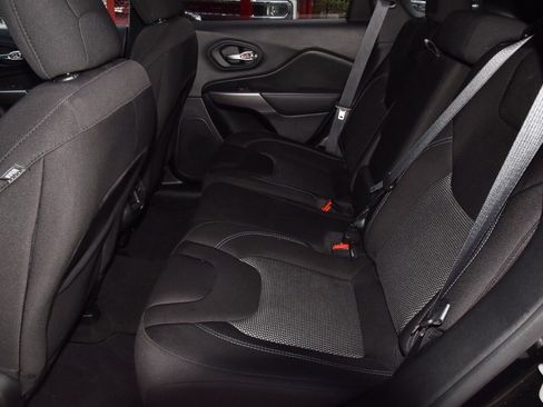 Used 2021 Jeep Cherokee Latitude image 14