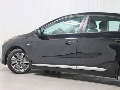 Used 2020 Hyundai Ioniq SE image 11