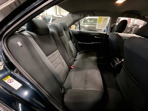 Used 2017 Toyota Camry LE image 19