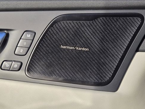 Certified 2023 Volvo XC60 B5 Ultimate w/ Climate Package image 24