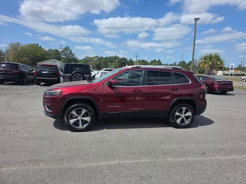 Used 2019 Jeep Cherokee Limited image 2
