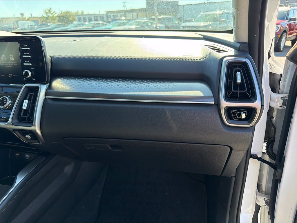 Used 2023 Kia Sorento LX FWD image 31