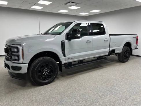 Used 2025 Ford F350 Lariat w/ Black Appearance Package AWD/4WD image 4