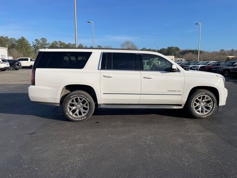 Used 2017 GMC Yukon XL SLE w/ SLE Value Package image 8