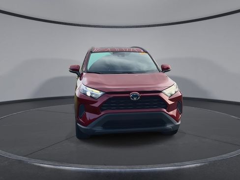 Used 2022 Toyota RAV4 XLE w/ Convenience Package AWD/4WD image 3