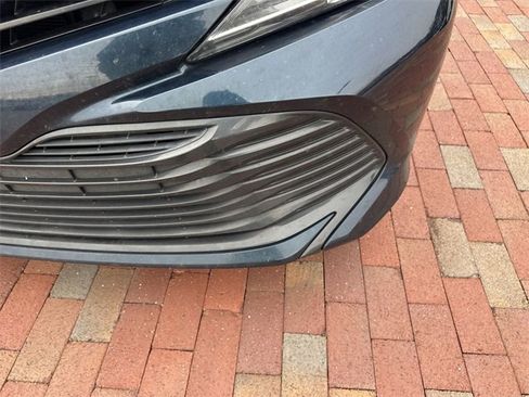 Used 2020 Toyota Camry LE image 24