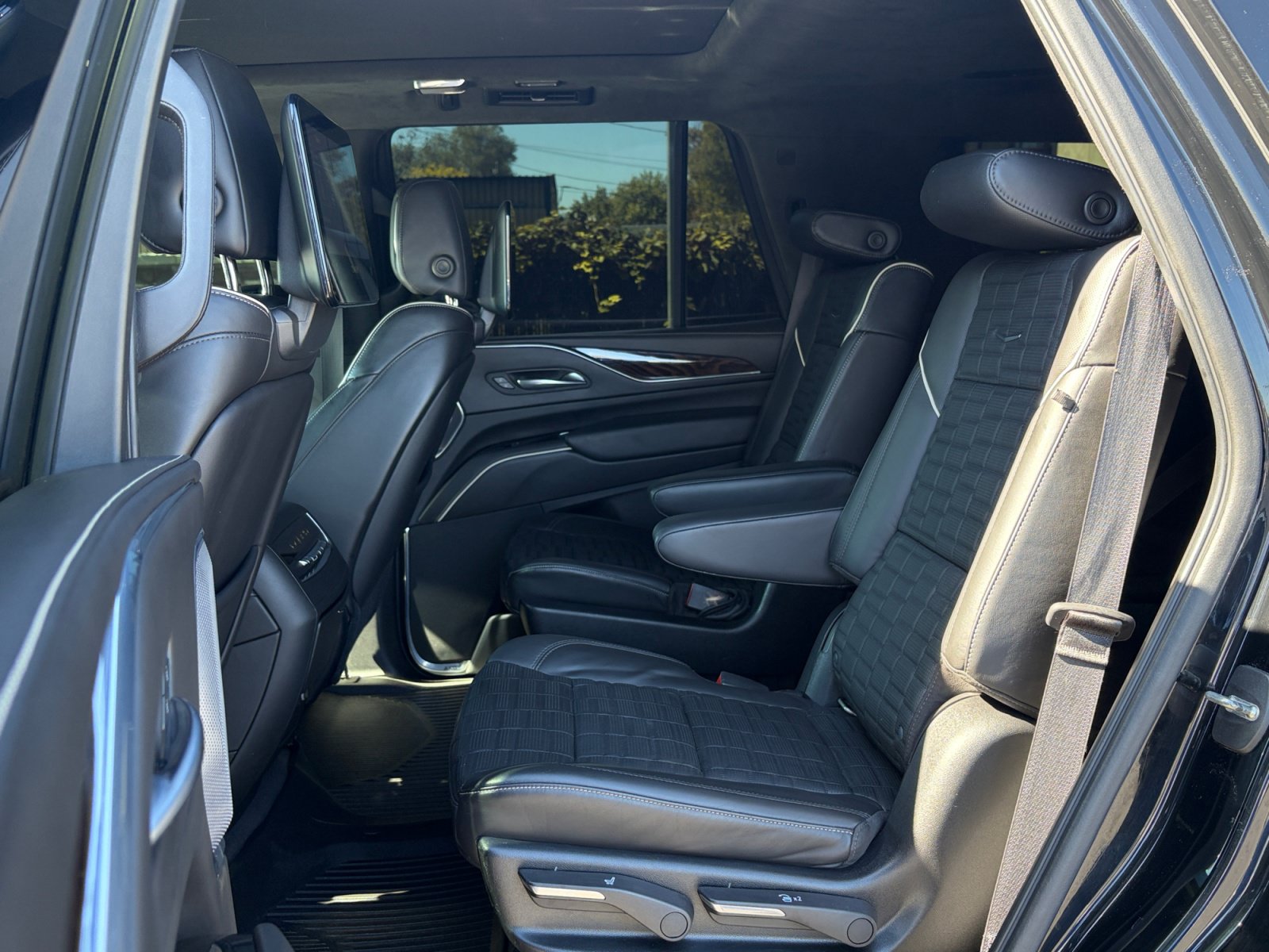 Used 2021 Cadillac Escalade Sport Platinum AWD/4WD image 26