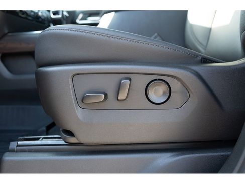 New 2026 GMC Sierra 1500 SLT image 15