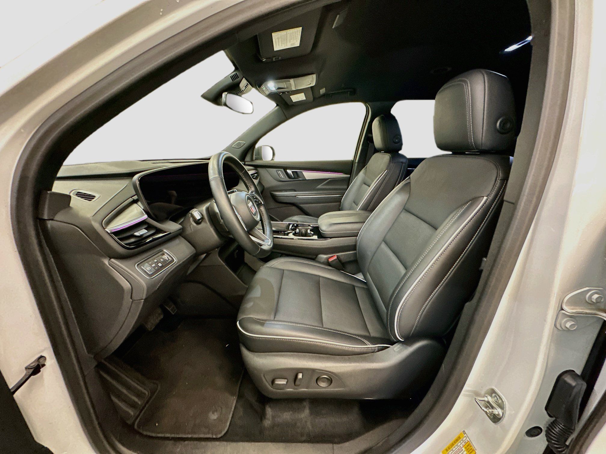 Used 2025 Buick Enclave Preferred AWD/4WD image 13