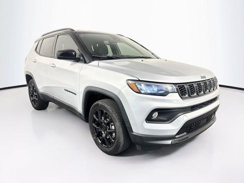 Used 2024 Jeep Compass Latitude w/ Convenience Group AWD/4WD image 7