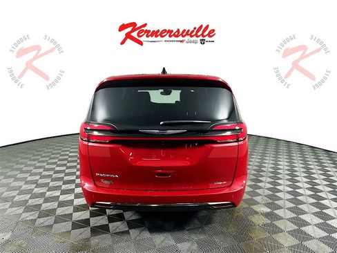 New 2026 Chrysler Pacifica Select image 6