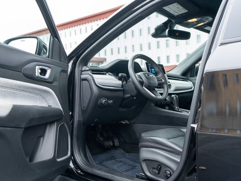 Used 2023 Jeep Compass Latitude image 13