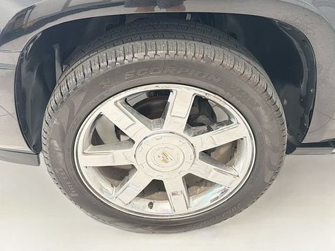 Used 2010 Cadillac Escalade Premium AWD/4WD image 25