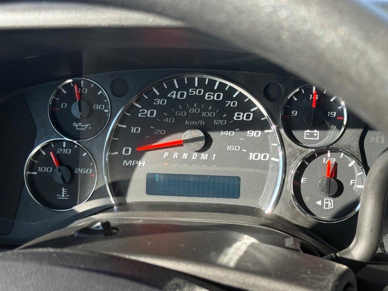 Used 2015 Chevrolet Express 3500 RWD image 23