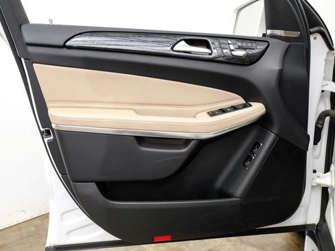 Used 2017 Mercedes-Benz GLS 550 4MATIC image 36