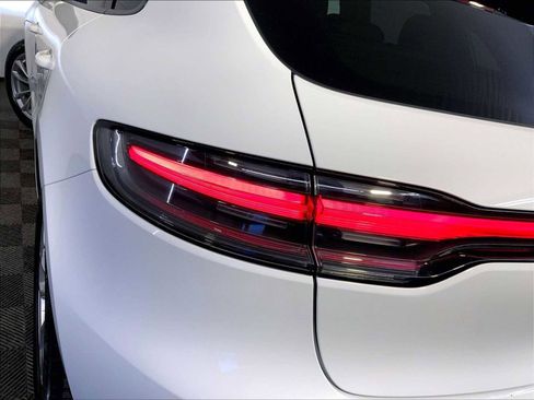 Certified 2025 Porsche Macan image 30