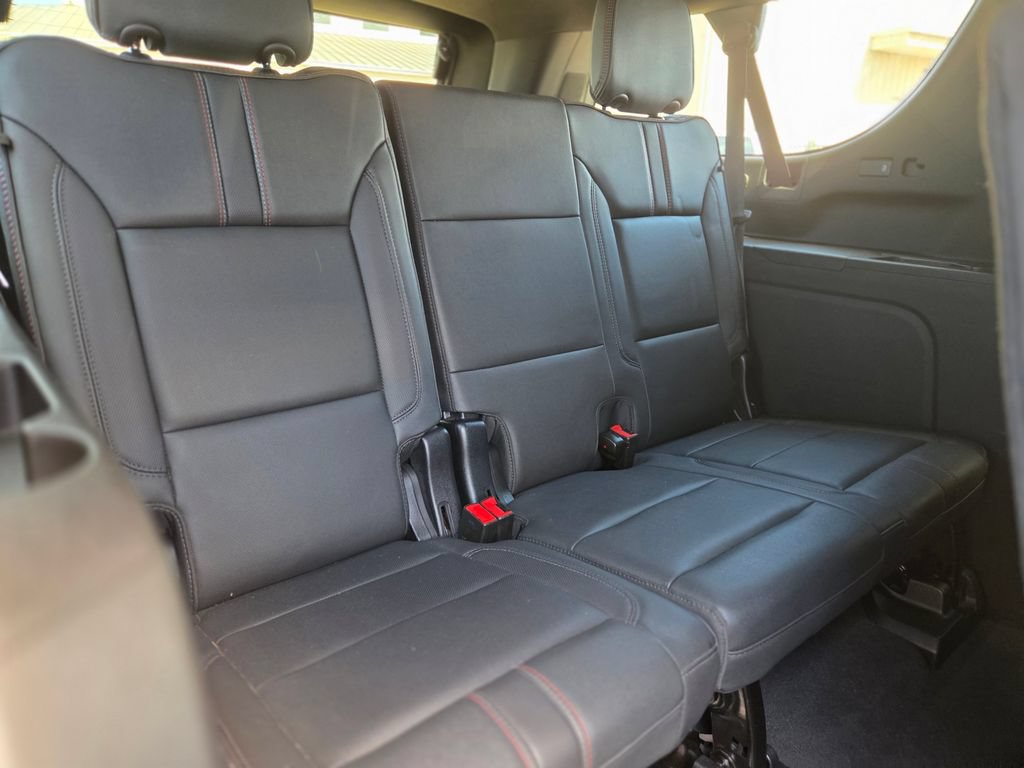 Used 2023 Chevrolet Suburban RST RWD image 13
