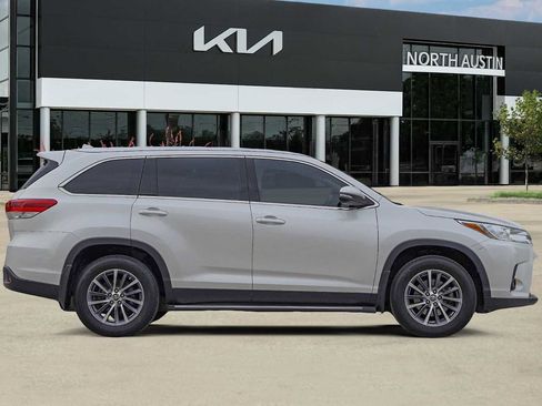 Used 2019 Toyota Highlander XLE image 7
