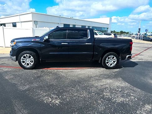 Used 2023 Chevrolet Silverado 1500 LTZ w/ Technology Package AWD/4WD image 3