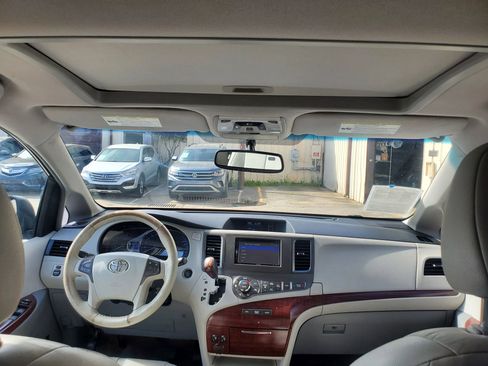 Used 2012 Toyota Sienna XLE w/ XLE Navigation Pkg image 25
