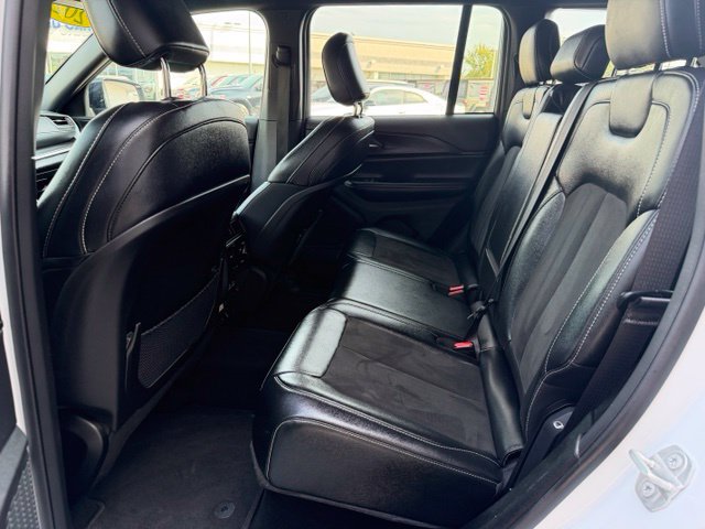 Used 2023 Jeep Grand Cherokee Altitude AWD/4WD image 12