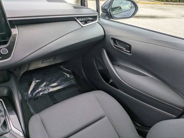 Used 2025 Toyota Corolla LE FWD image 16