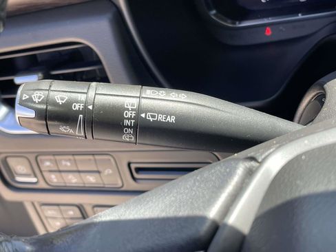 Used 2022 Chevrolet Tahoe Z71 w/ Off-Road Capability Package image 17