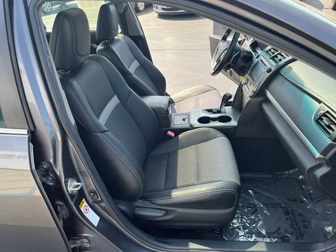 Used 2014 Toyota Camry SE w/ Moonroof Package image 33