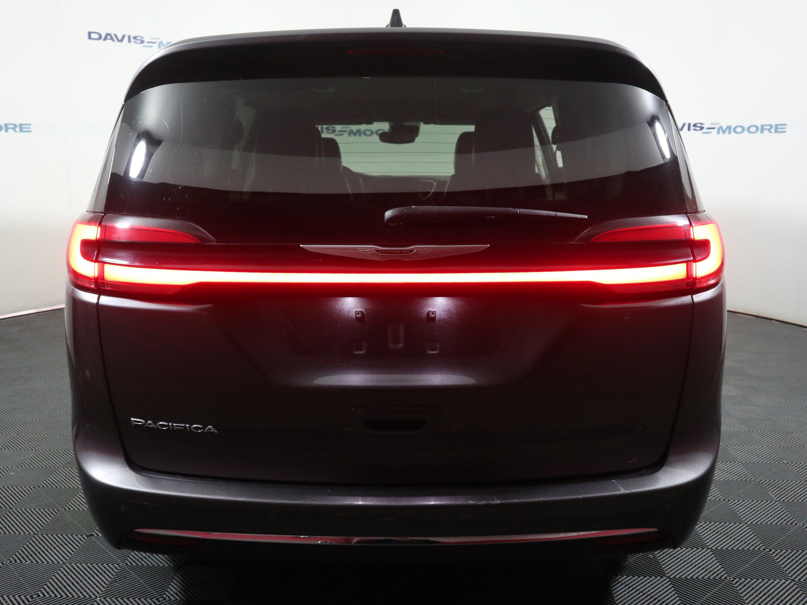 Used 2023 Chrysler Pacifica Touring-L FWD image 7