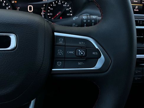 Used 2025 Jeep Compass Trailhawk image 35