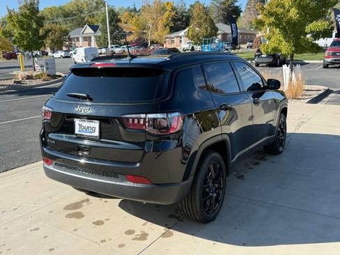 New 2025 Jeep Compass Latitude w/ Sun & Sound Group image 8