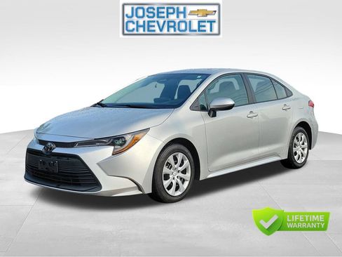 Used 2024 Toyota Corolla LE FWD image 2