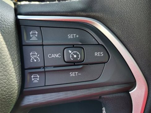 New 2025 Jeep Grand Cherokee Altitude image 18