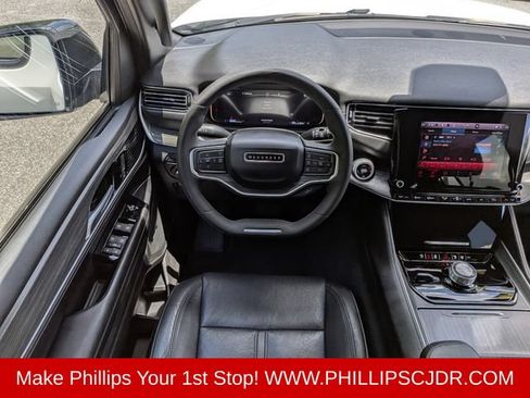 Certified 2024 Jeep Wagoneer L Series II AWD/4WD image 15