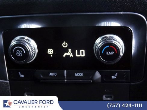 Used 2022 GMC Yukon XL Denali AWD/4WD image 15