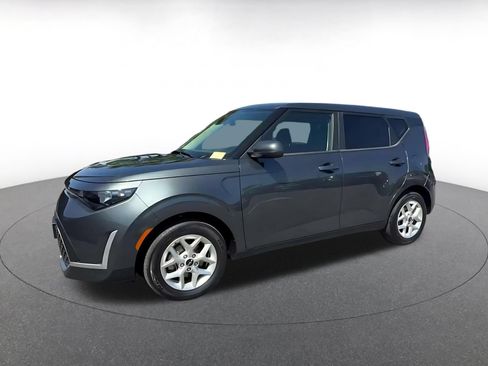 Used 2025 Kia Soul LX w/ LX Technology Package FWD image 7