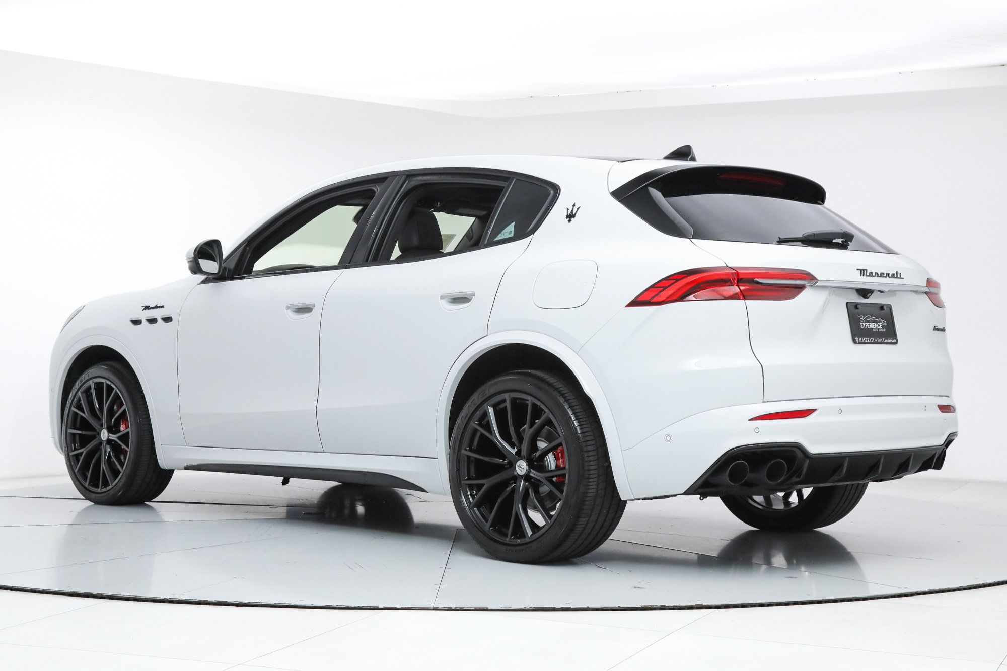 Certified 2023 Maserati Grecale Modena AWD/4WD image 3