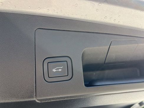 Certified 2025 Cadillac XT5 Premium Luxury image 6