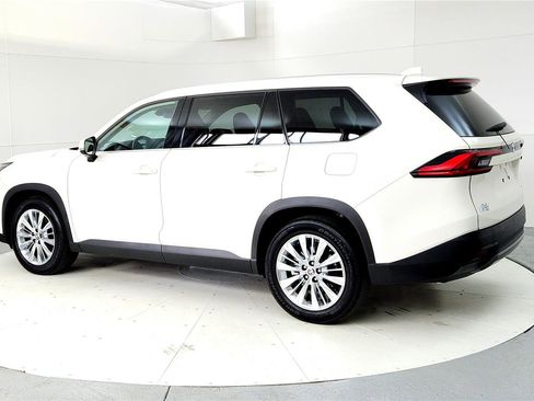 Used 2024 Toyota Grand Highlander Platinum image 4