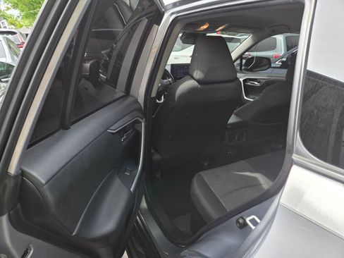 Used 2021 Toyota RAV4 XLE w/ XLE Grade Weather Package AWD/4WD image 7