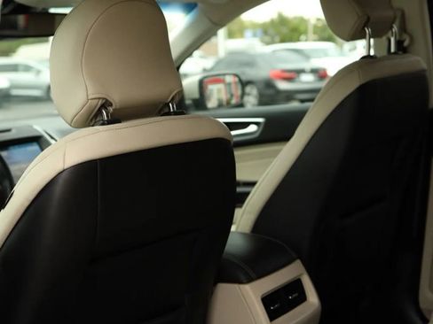 Used 2018 Ford Edge Titanium w/ Ford Safe & Smart Package AWD/4WD image 34