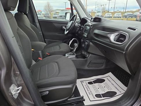 Used 2018 Jeep Renegade Latitude w/ Cold Weather Group image 34