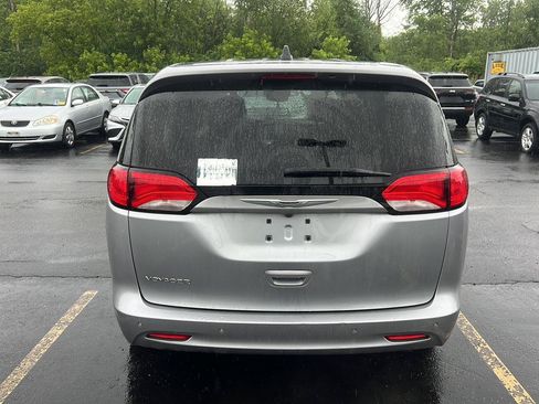 Used 2021 Chrysler Voyager LX FWD image 3