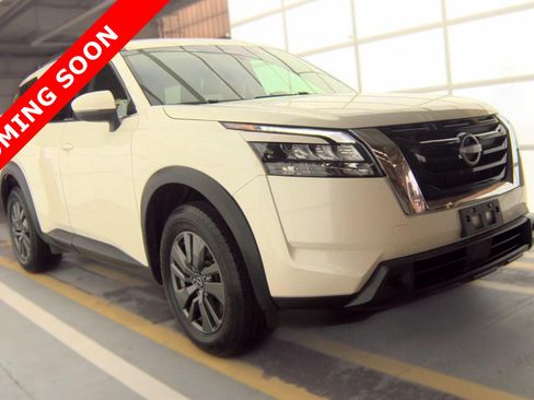 Used 2024 Nissan Pathfinder SV AWD/4WD image 3