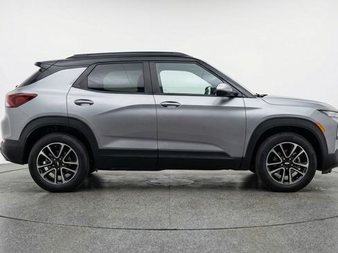 Used 2025 Chevrolet TrailBlazer LT FWD image 11